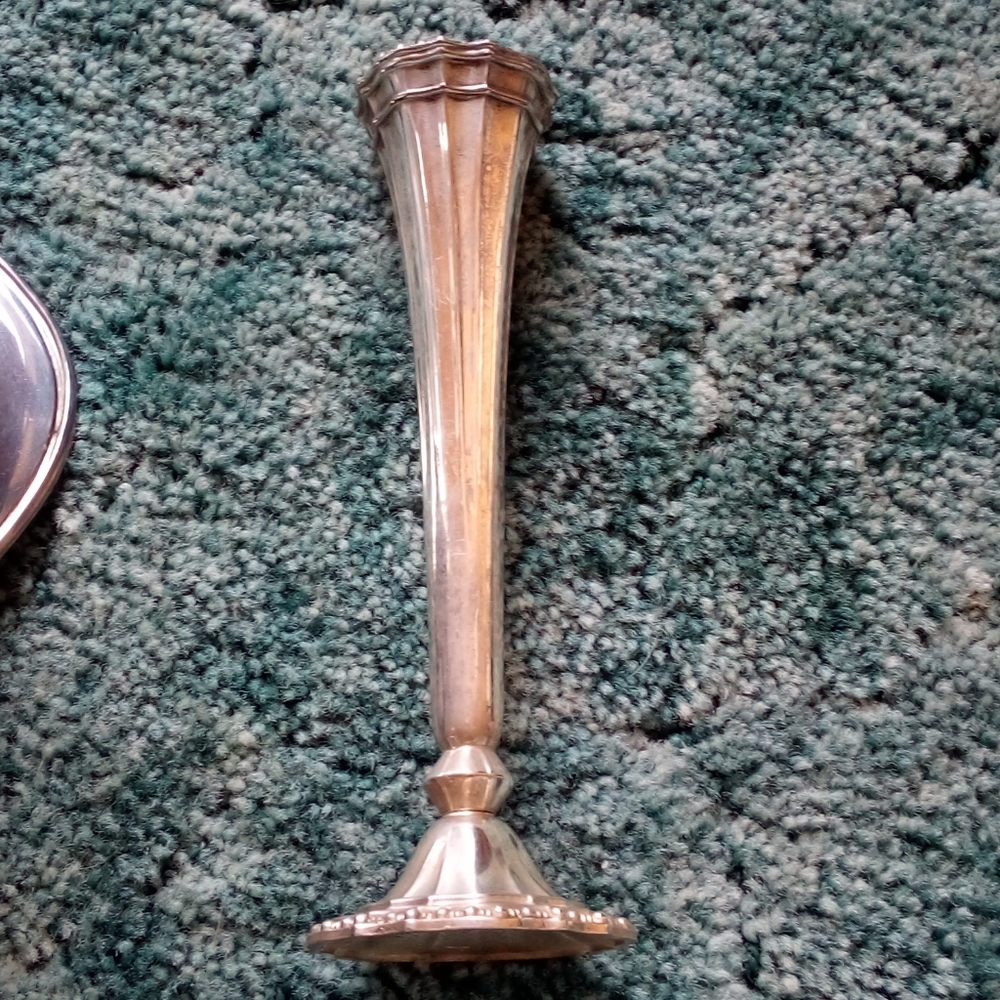 Avon silver plate bud vase. - Picture 4 of 5